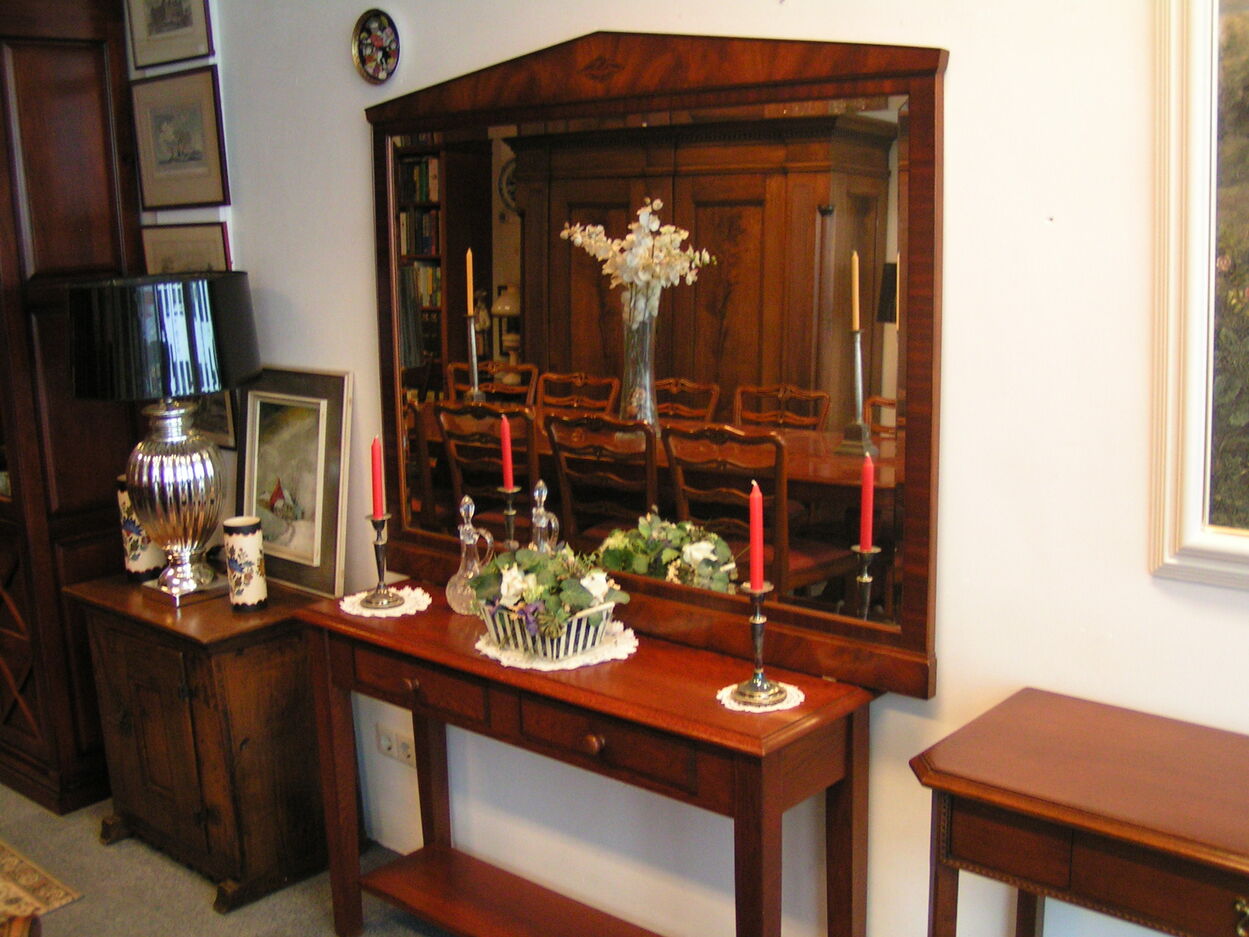 artikelnr. 1602033 Heldense Exclusive Mahonie Spiegel Factgeslepen en in Nieuwstaat! vraagprijs €695,- euro
Afm B 1.38 H 1.10 cm
