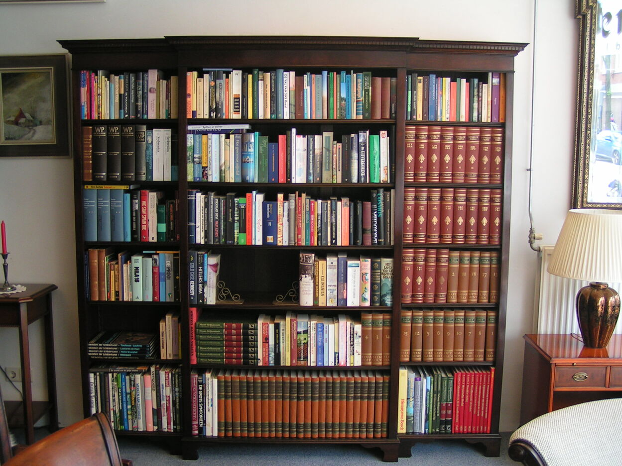 artikelnr. 1600868 Grote Engelse Mahonie Boekenkast Bibliotheek in Nieuwstaat!
Regency Stijl Planken Verstelbaar Afm H 2 m B 2.12 D 40 cm
