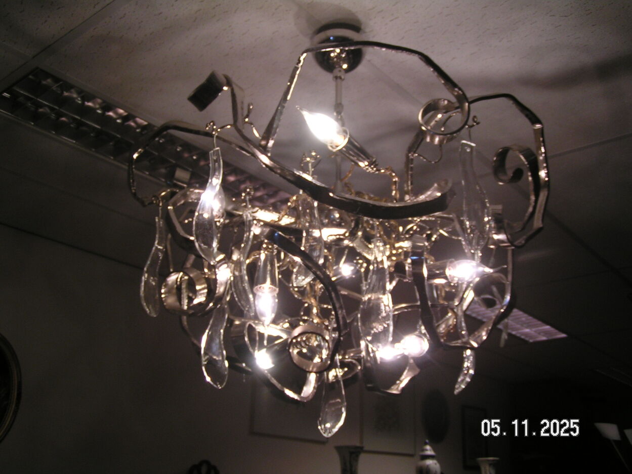 Verkocht artikelnr. 1602041 DELPHINIUM CHANDELIER William Brand, Annet van Egmond in Nieuwstaat.
Zeer bijzondere mooie en in nieuwstaat Design kroonluchter, kleur 080 Nikkel afm doorsnede 1 m H 55 cm.
