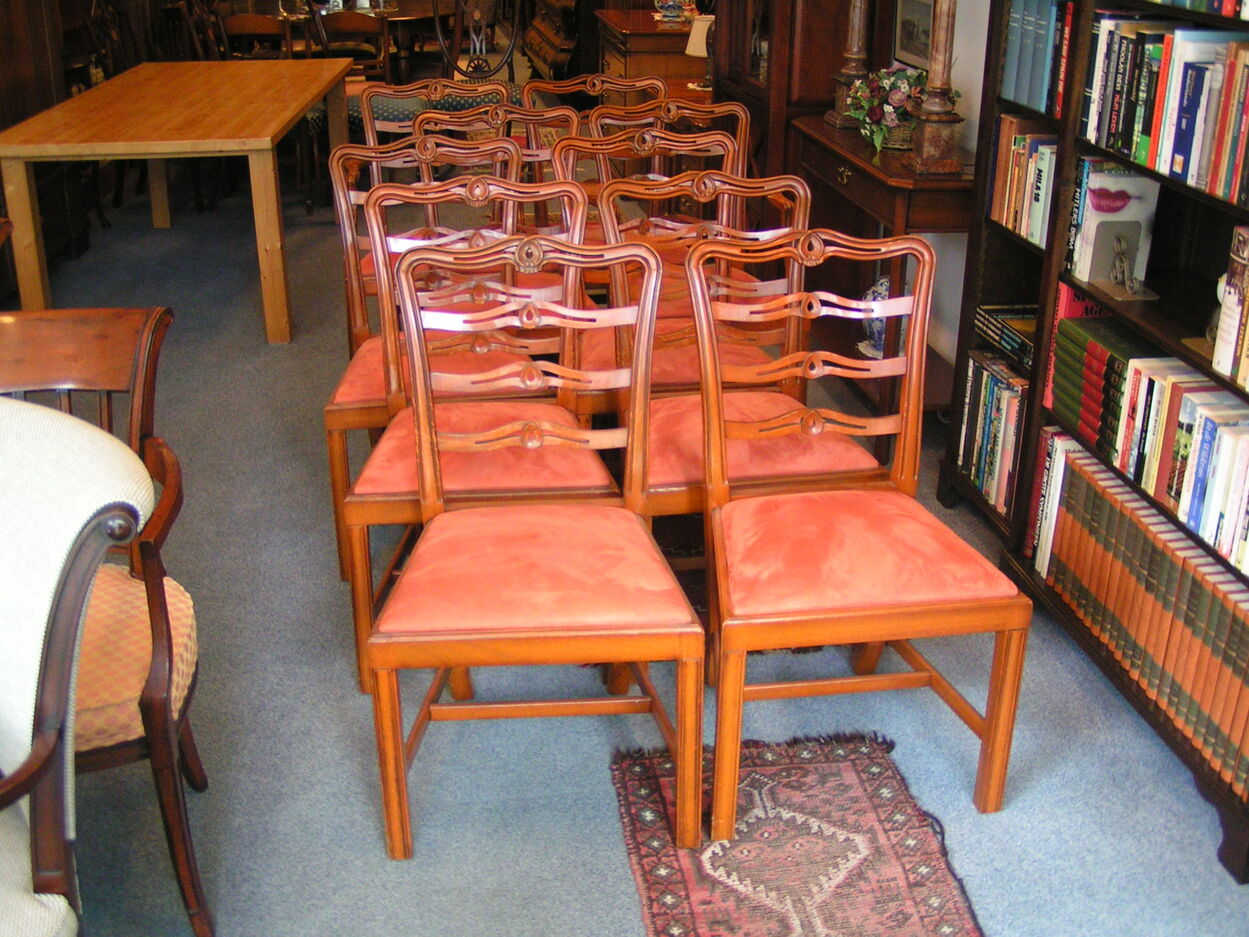 artikelnr 1602930 10 Stoelen van Taxus van de Heldense Exclusive in Nieuwstaat! prijs €1250,- euro
Taxus Stoelen, een prachtig set van 10 stoelen waar van twee met armleuningen in Nieuwstaat. vraagprijs €1250,- euro
