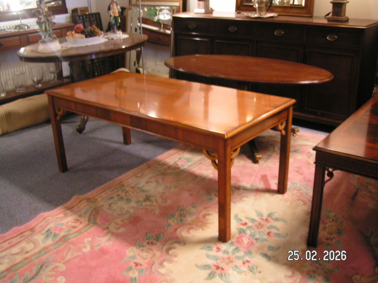 artikelnr. 16020101 HELDENSE EXCLUSIVE Salontafel van Taxus in Nieuwstaat prijs, € 325,- euro
