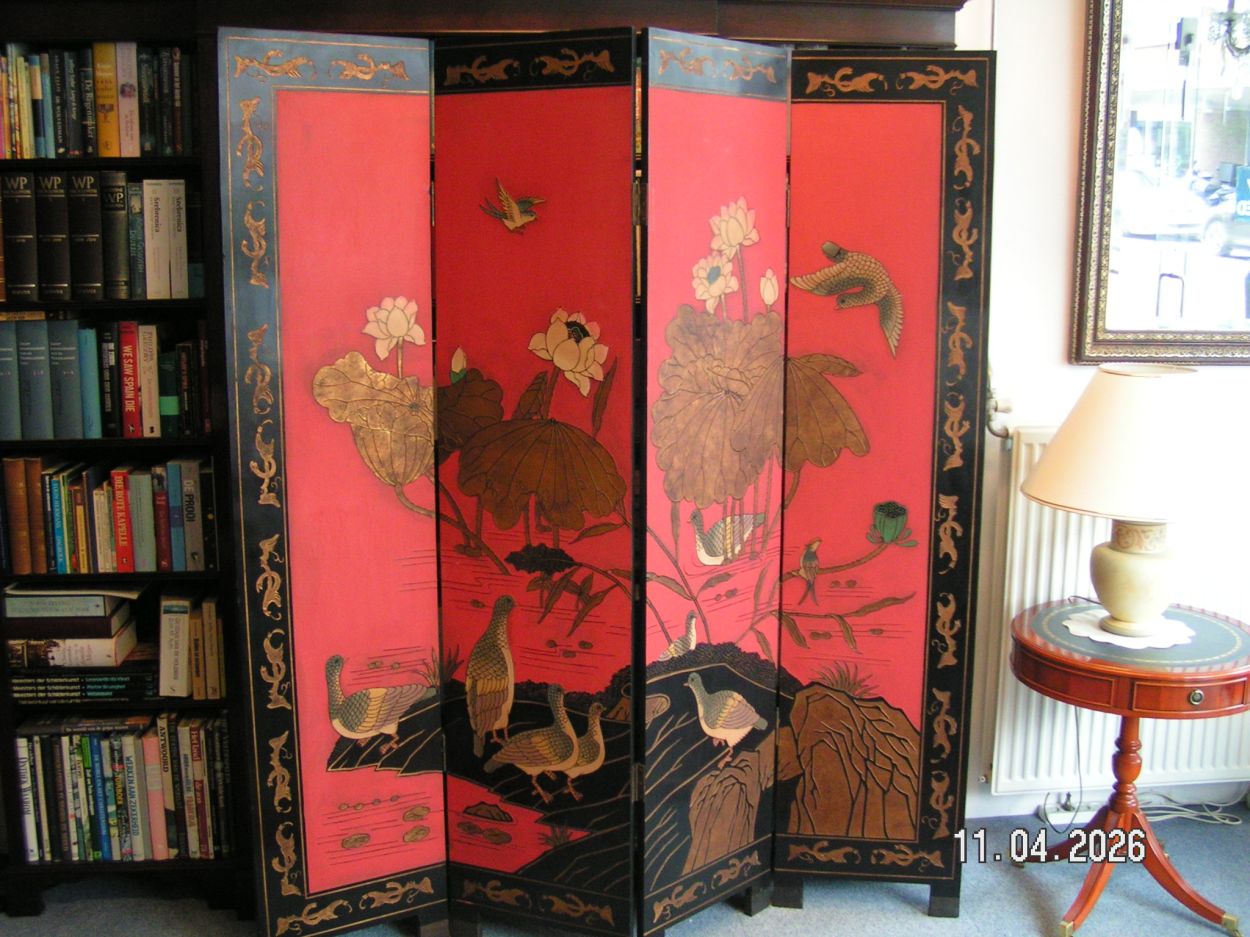 artikelnr. 16020111 Chinees Kamerscherm met Vogels en Lotusmotief in Zeer Goede Staat. prijs €995,- euro
