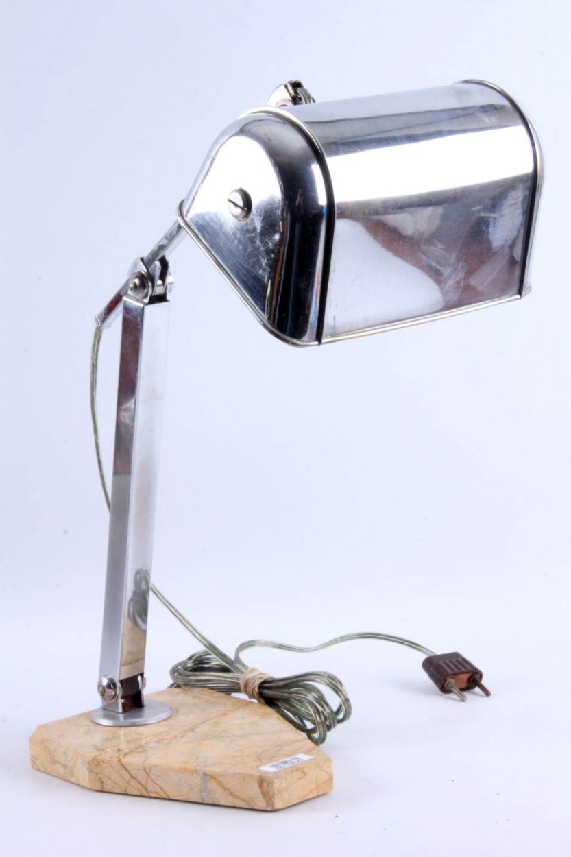 Verkocht. 001600102 Art Deco Bureaulamp op Marmeren Voetje
Art Deco Bureaulamp op marmeren voetje.

H: 45cm
Keywords: art deco