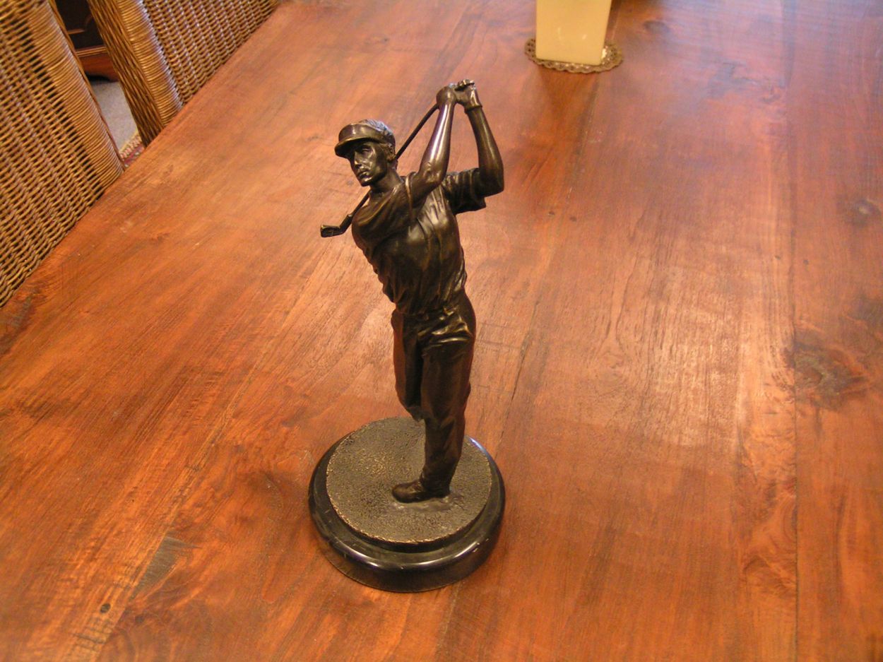 Verkocht artikelnr. 01601005 Bronzen sculptuur golfer gesigneerd Lobo
Bronzen sculptuur golfer gesigneerd Lobo, op marmeren voet.

Prachtig kunstwerk!

hoogte: 33cm
Keywords: Bronzen sculptuur golfer gesigneerd Lobo